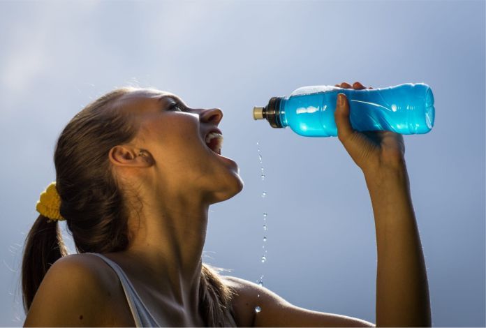 hidratarse adecuadamente es vital para nuestro cuerpo