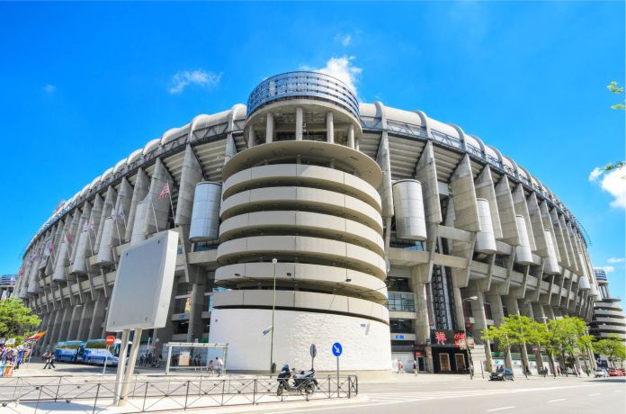 Exterior del fondo norte y lateral Castellana estadio Santiago Bernabéu