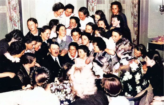 Hitler mantuvo relaciones con varias mujeres