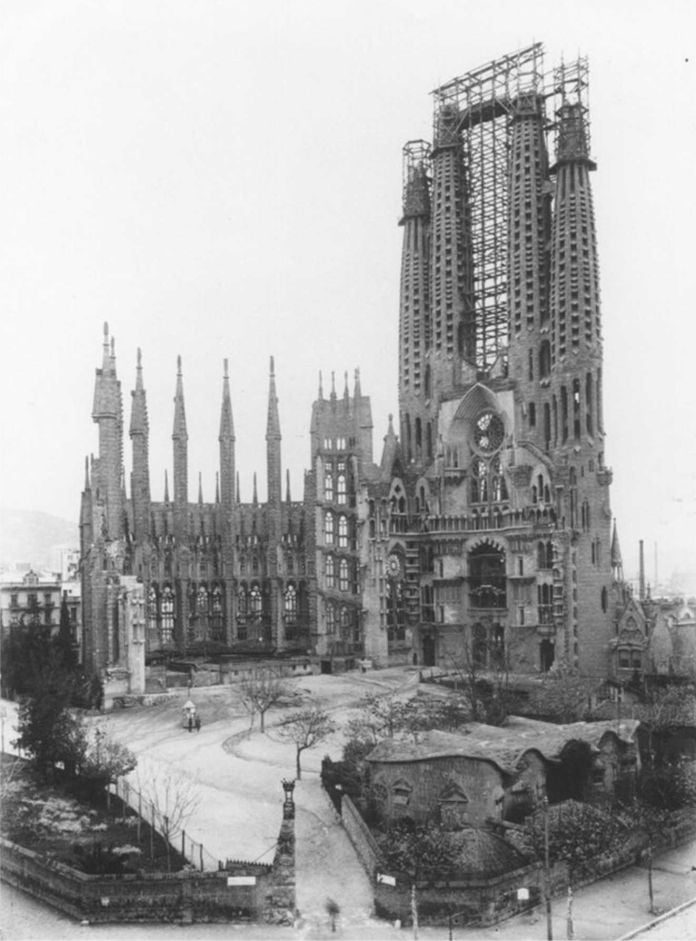 La Sagrada Familia en construcción en 1925