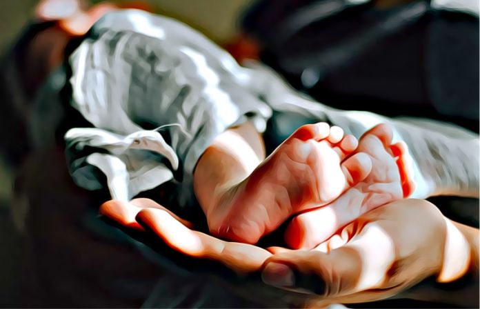 La ciencia detrás del nacimiento de Derek Eloy, el primer bebé europeo gestado por dos madres